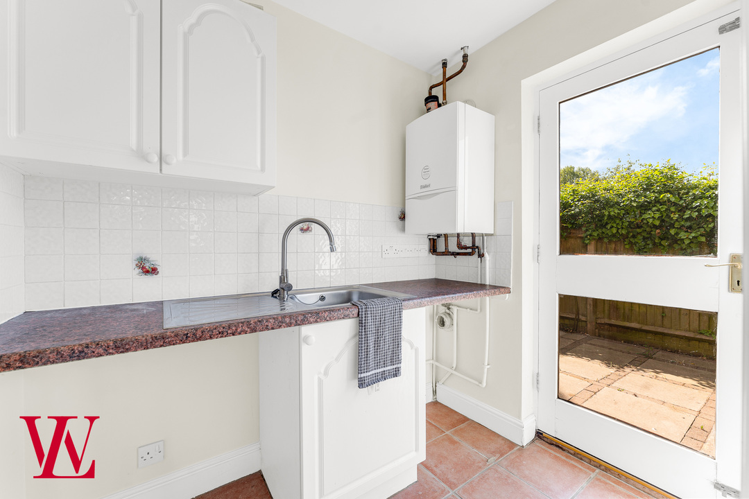 5 bed detached house to rent in Maze Green Heights, Bishop's Stortford  - Property Image 10