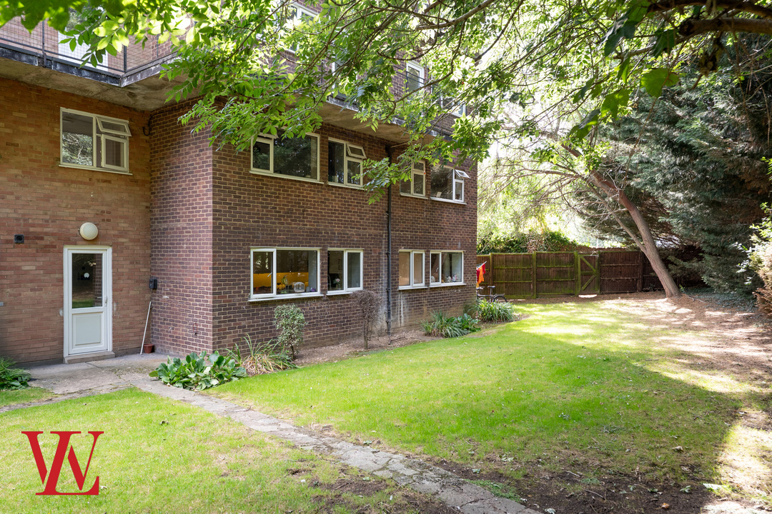 2 bed apartment for sale in Eaton House, Stortford Hall Park, Bishop's Stortford, Hertfordshire 14