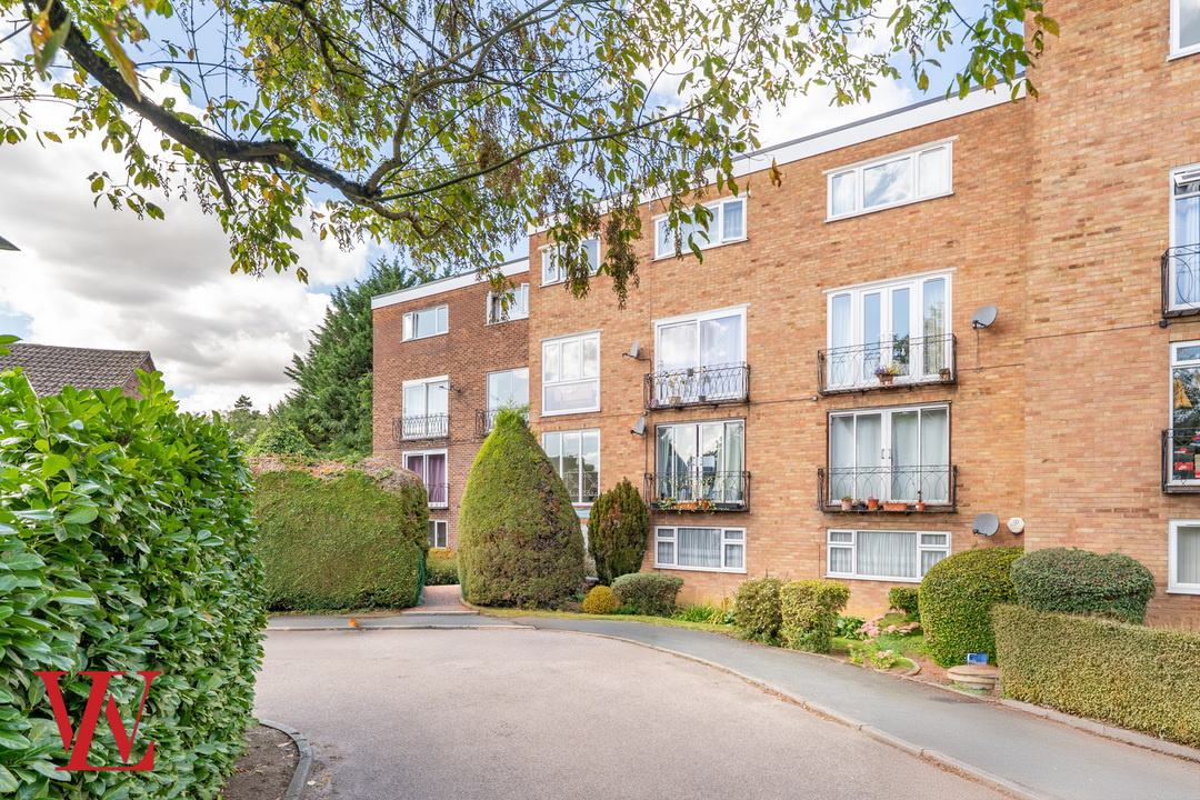 2 bed apartment for sale in Eaton House, Stortford Hall Park, Bishop's Stortford, Hertfordshire  - Property Image 1
