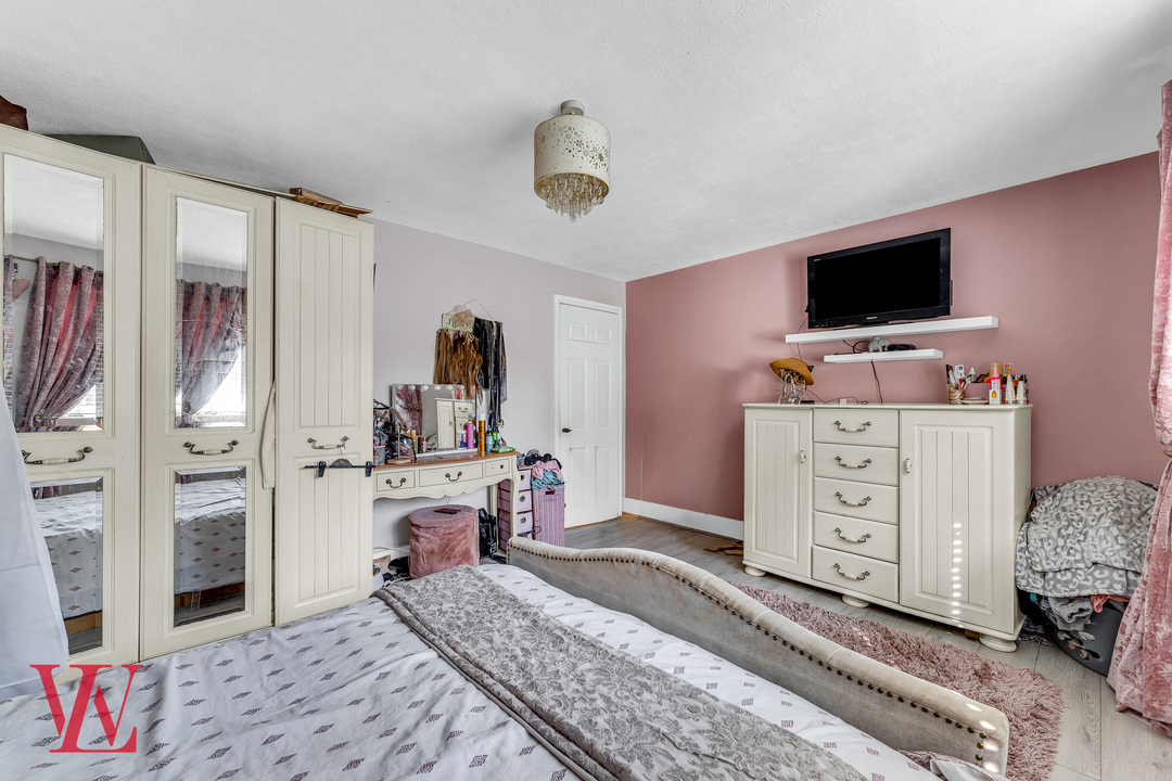 2 bed apartment for sale in Eaton House, Stortford Hall Park, Bishop's Stortford, Hertfordshire 10