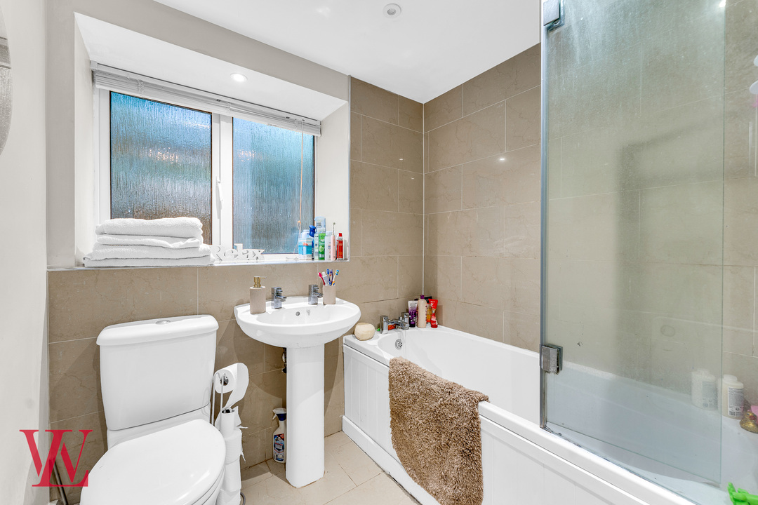 2 bed apartment for sale in Eaton House, Stortford Hall Park, Bishop's Stortford, Hertfordshire 11