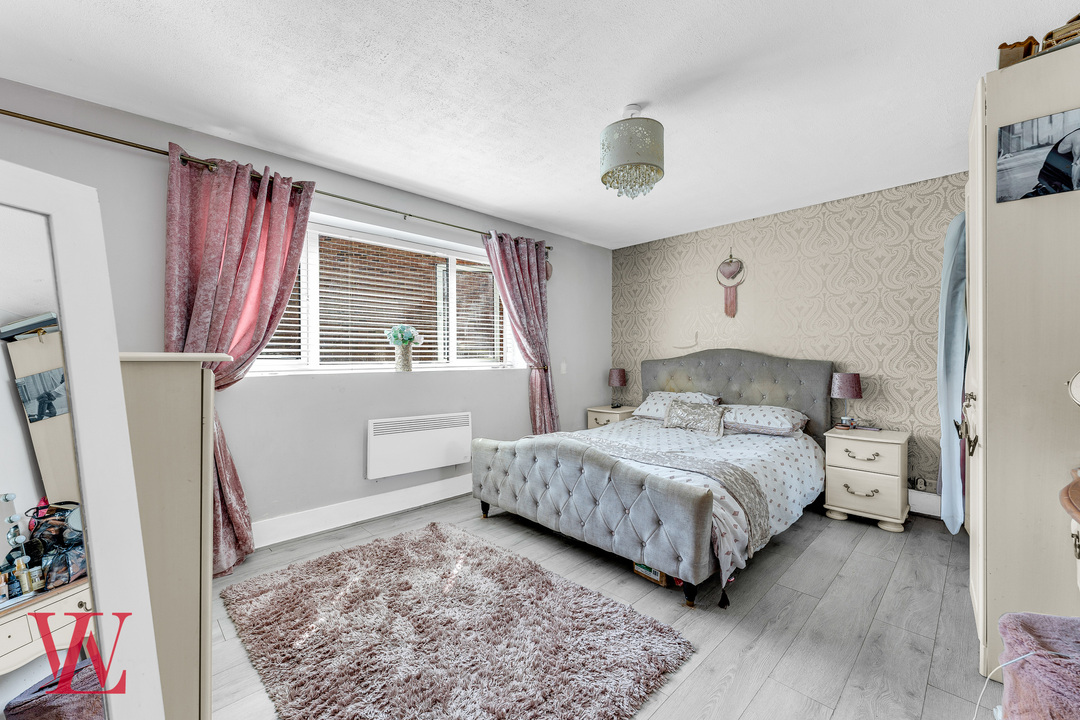 2 bed apartment for sale in Eaton House, Stortford Hall Park, Bishop's Stortford, Hertfordshire 9