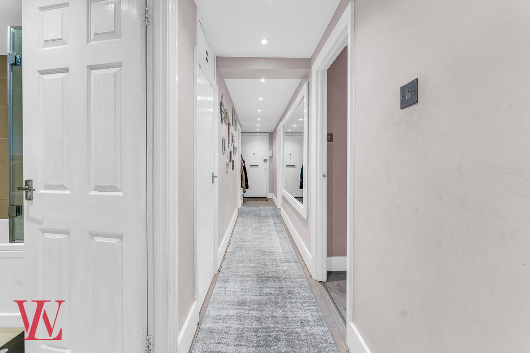 2 bed apartment for sale in Eaton House, Stortford Hall Park, Bishop's Stortford, Hertfordshire 4