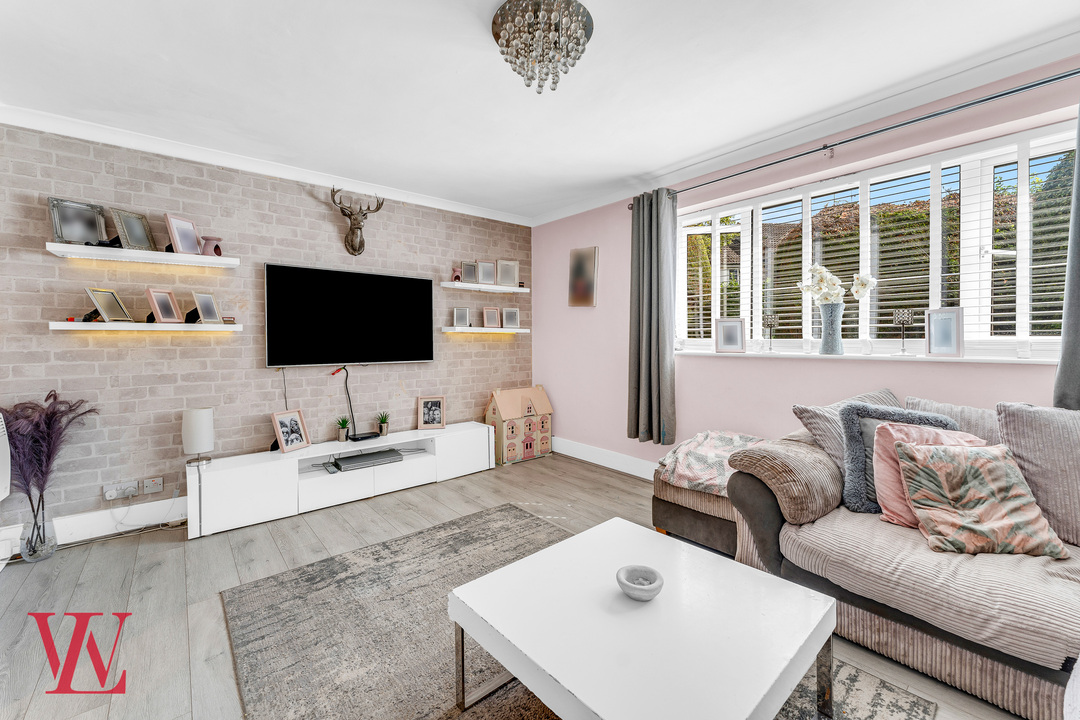 2 bed apartment for sale in Eaton House, Stortford Hall Park, Bishop's Stortford, Hertfordshire 1