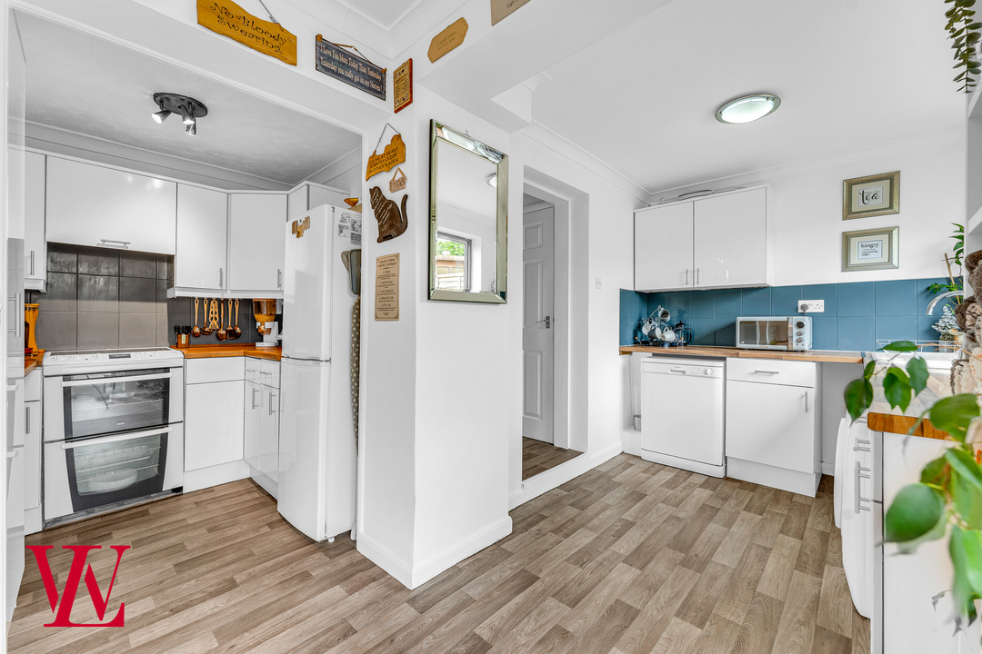 4 bed semi-detached house for sale in Audrey Gardens, Bishop's Stortford  - Property Image 6