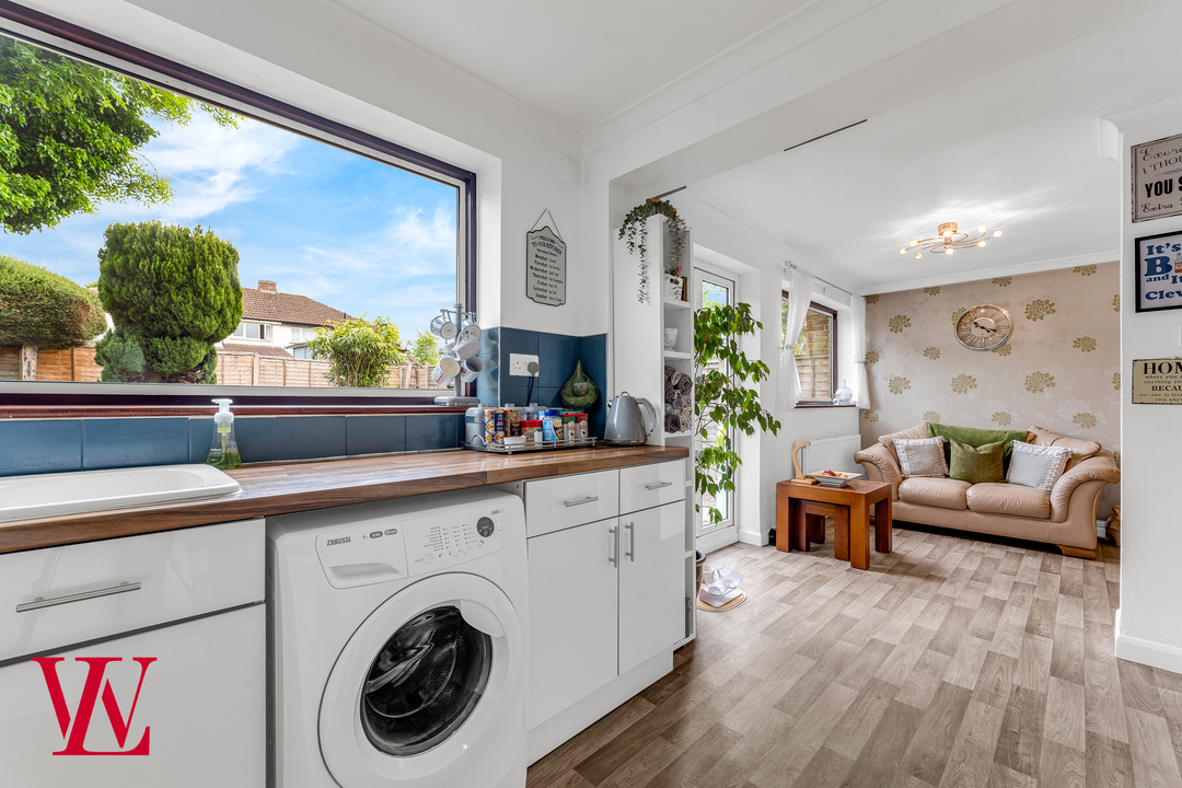 4 bed semi-detached house for sale in Audrey Gardens, Bishop's Stortford  - Property Image 10