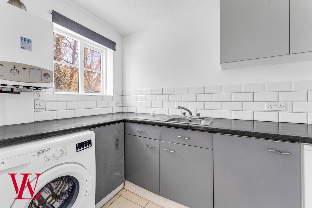 1 bed apartment for sale in Rushes Court, Bishop's Stortford, Hertfordshire 3