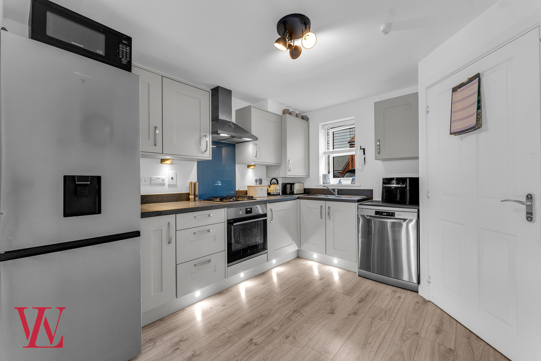 2 bed end of terrace house for sale in Cole Way, Bishop's Stortford 2