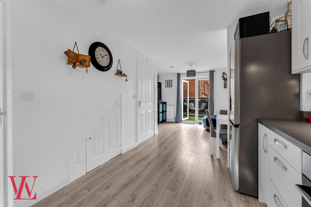 2 bed end of terrace house for sale in Cole Way, Bishop's Stortford 4