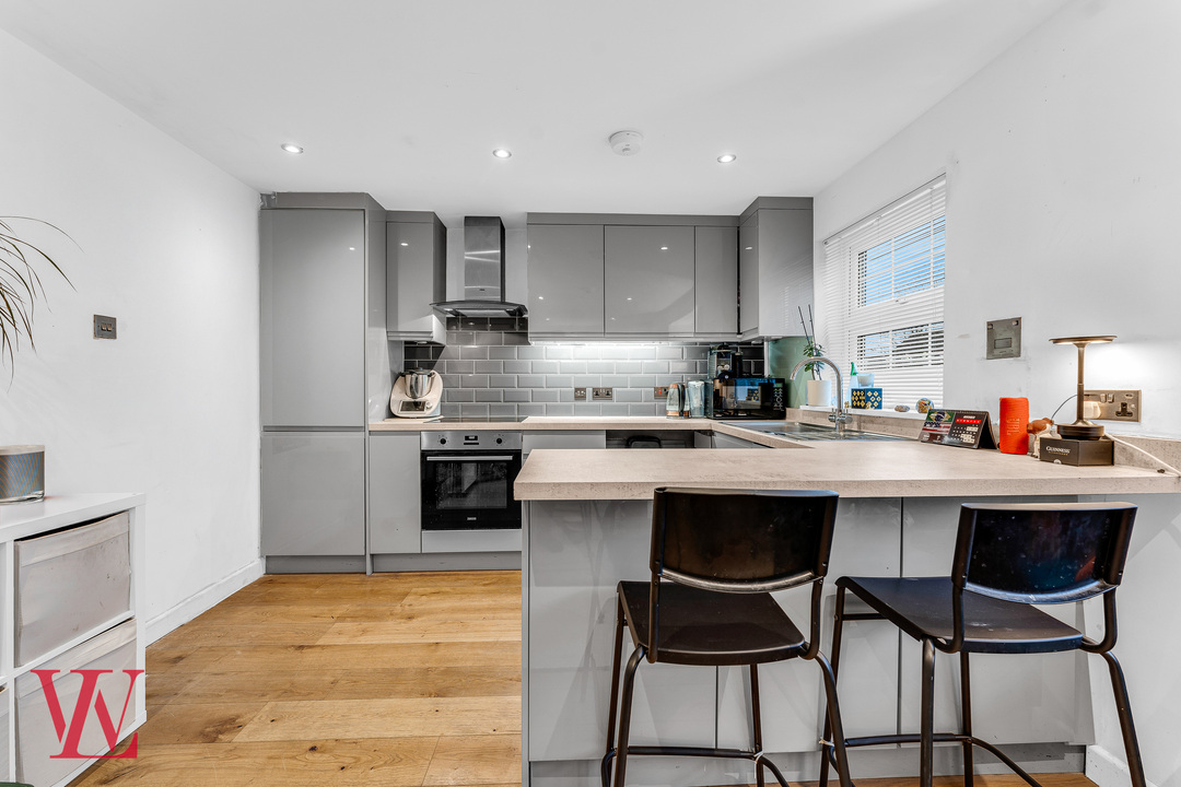 4 bed terraced house for sale in Bakers Court, Hockerill Street, Bishop's Stortford, Hertfordshire 2