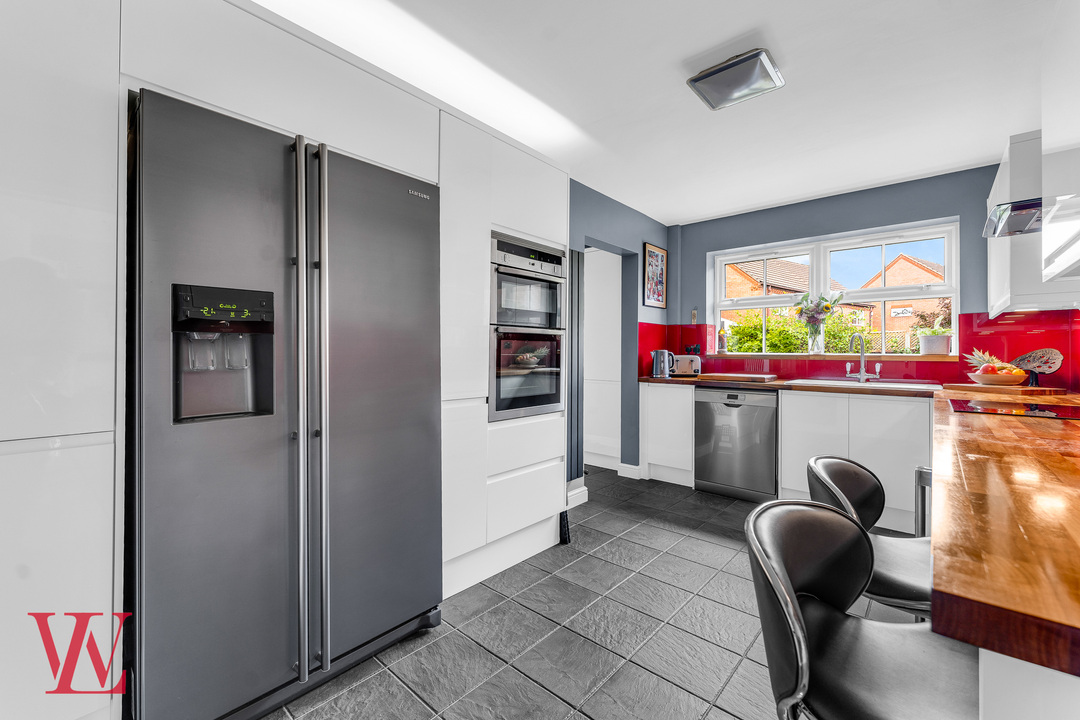 4 bed detached house for sale in Snowdrop Close, Bishop's Stortford, Hertfordshire 9