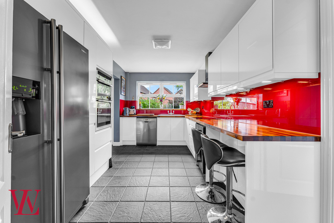 4 bed detached house for sale in Snowdrop Close, Bishop's Stortford, Hertfordshire  - Property Image 8