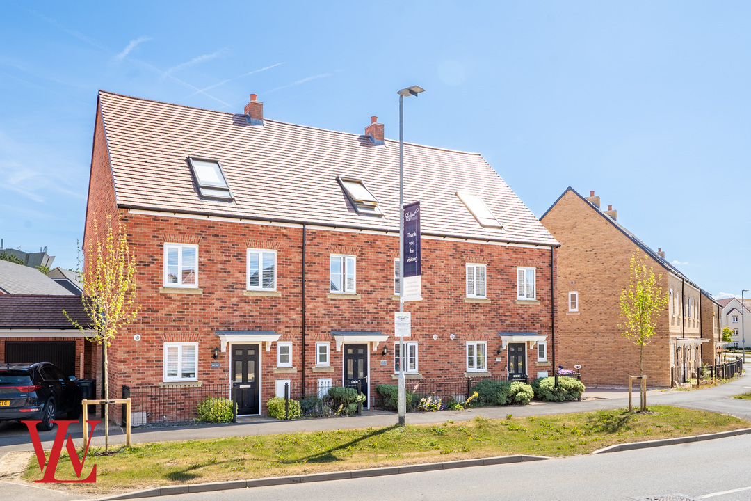 3 bed terraced house for sale in Newland Avenue, Bishop's Stortford  - Property Image 1