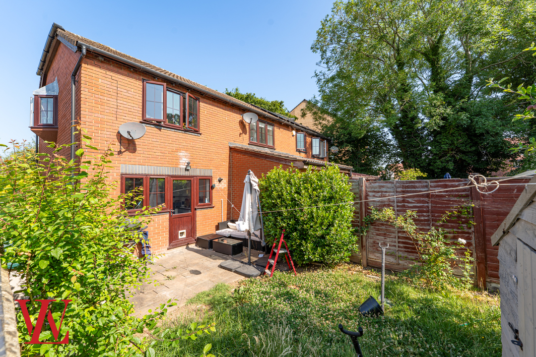 2 bed end of terrace house for sale in Anglesey Close, Bishop's Stortford, Hertfordshire 9