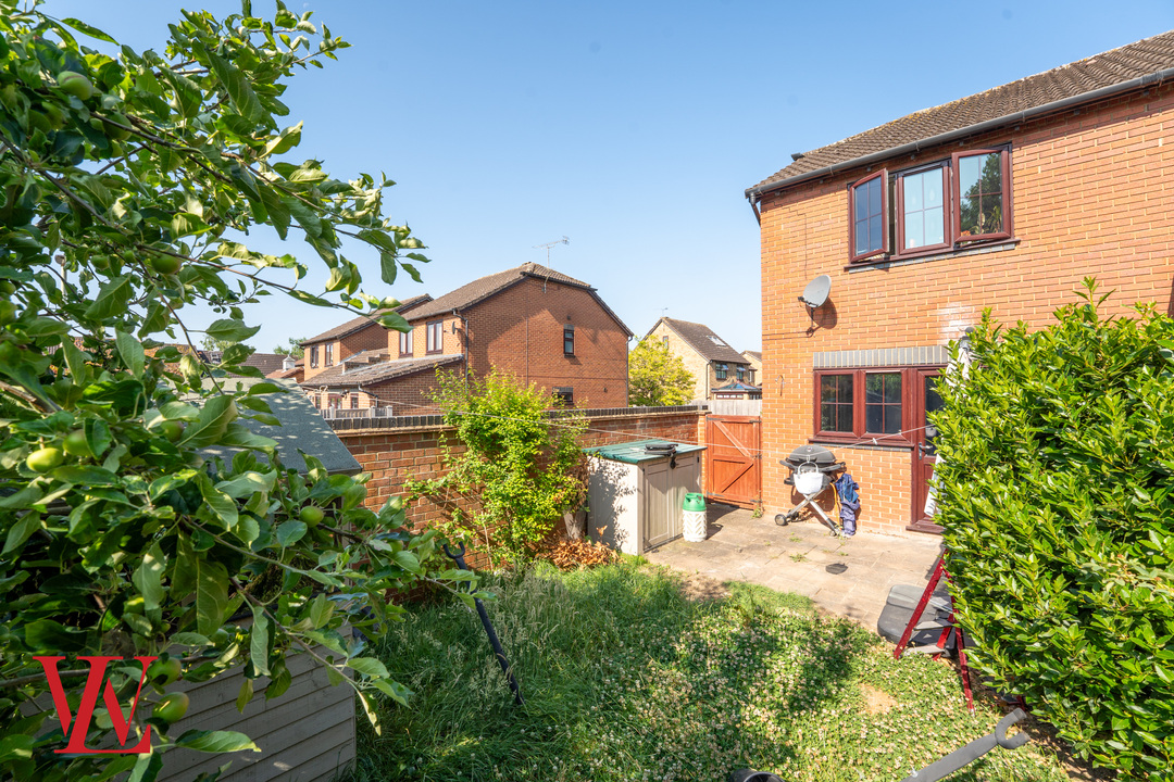 2 bed end of terrace house for sale in Anglesey Close, Bishop's Stortford, Hertfordshire 10
