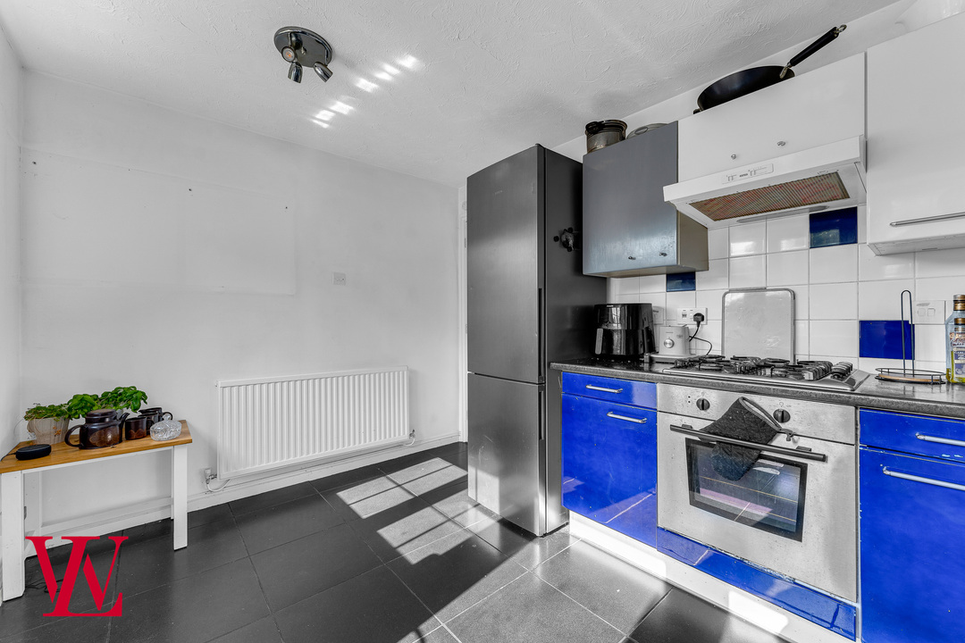 2 bed end of terrace house for sale in Anglesey Close, Bishop's Stortford  - Property Image 5