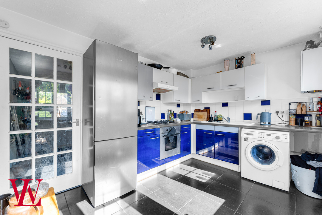 2 bed end of terrace house for sale in Anglesey Close, Bishop's Stortford  - Property Image 6