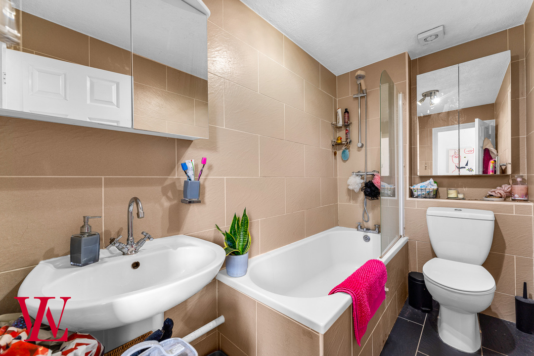 2 bed end of terrace house for sale in Anglesey Close, Bishop's Stortford, Hertfordshire 8