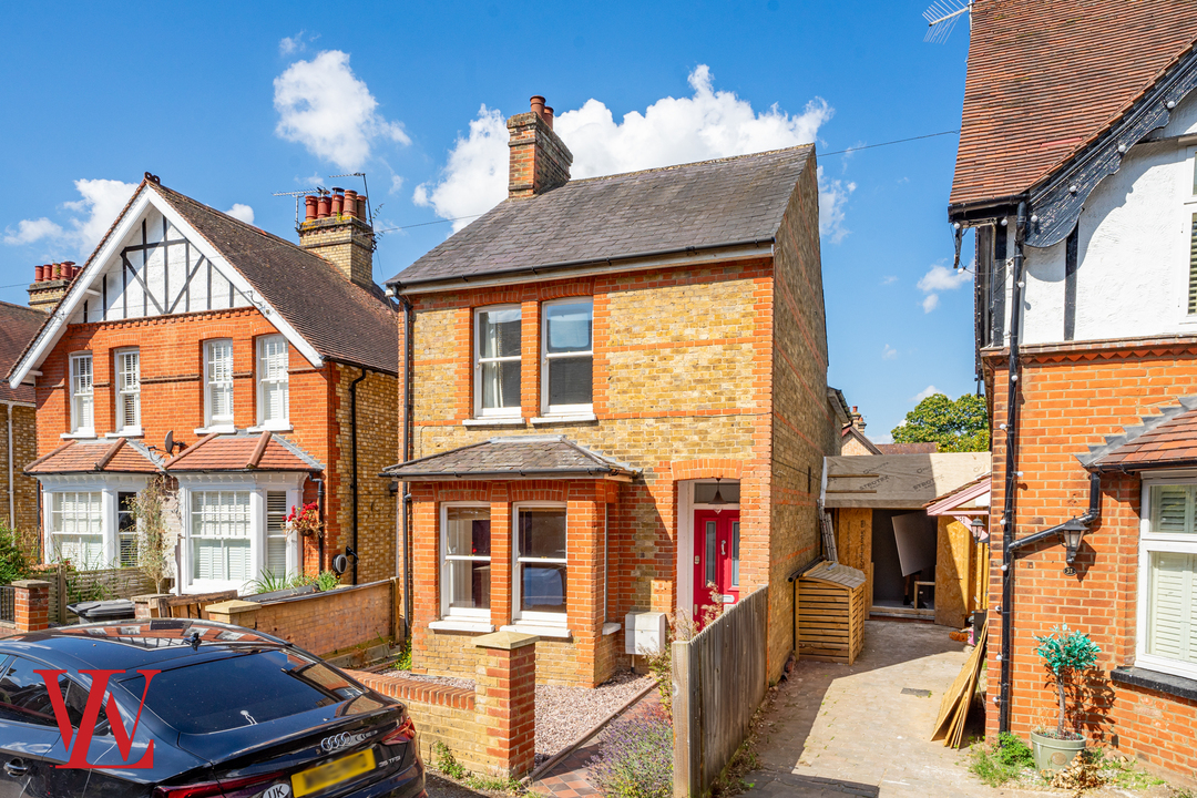 3 bed detached house for sale in Manor Road, Bishop's Stortford  - Property Image 1