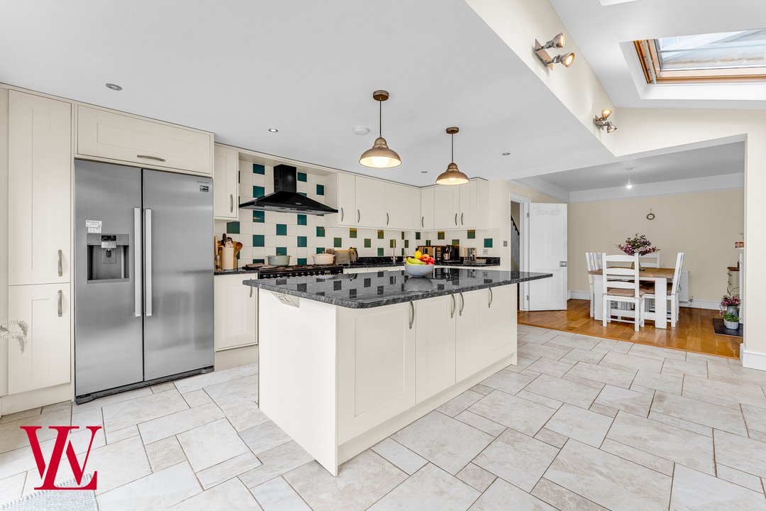 3 bed detached house for sale in Manor Road, Bishop's Stortford  - Property Image 6