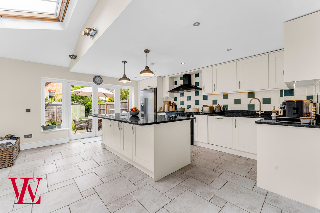 3 bed detached house for sale in Manor Road, Bishop's Stortford  - Property Image 5