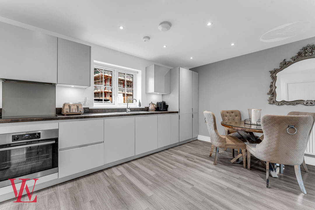 2 bed apartment for sale in Burton Court, Kiffin Road, Bishop's Stortford 6