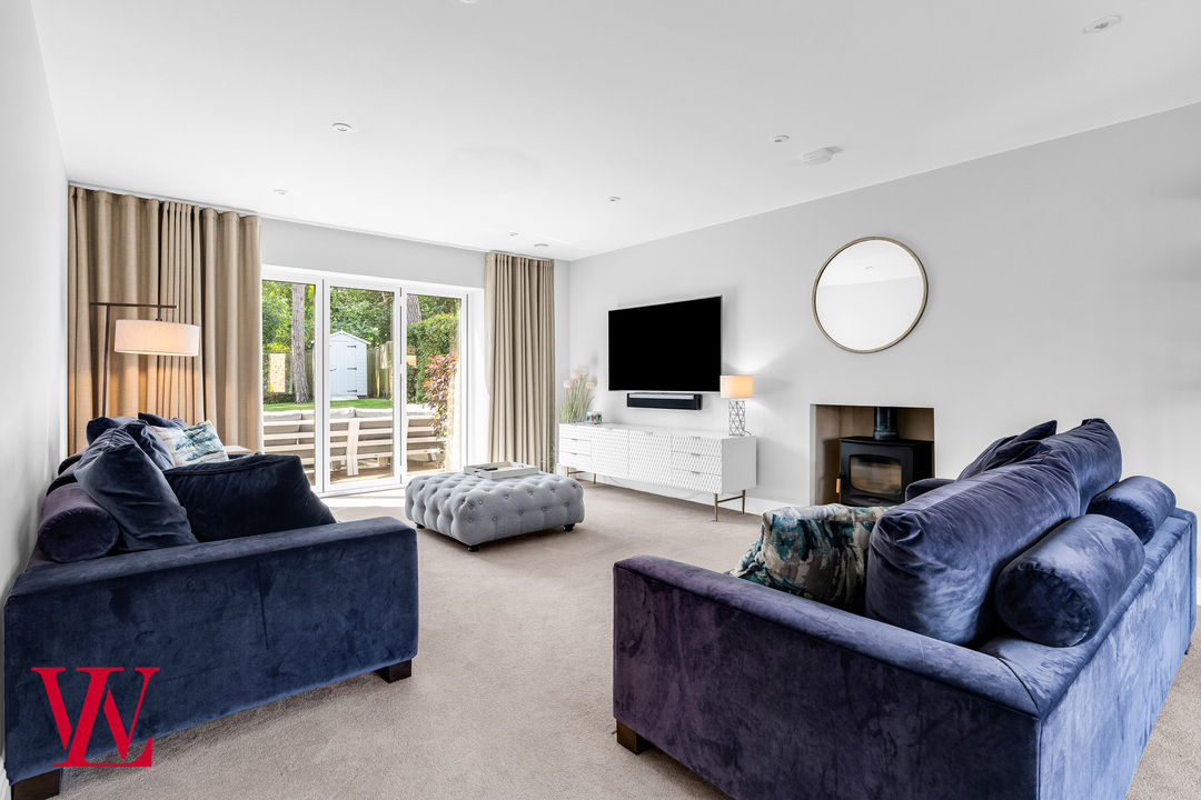 5 bed detached house for sale in The Pastures, Bishop's Stortford  - Property Image 14