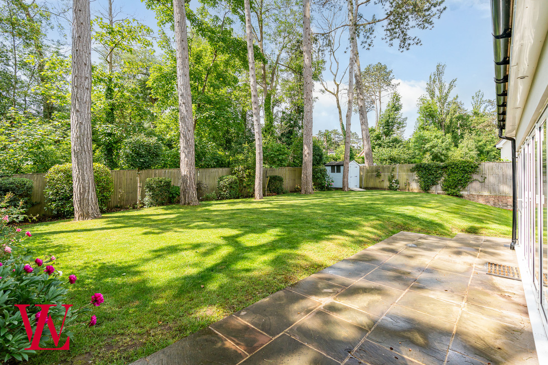 5 bed detached house for sale in The Pastures, Bishop's Stortford  - Property Image 40