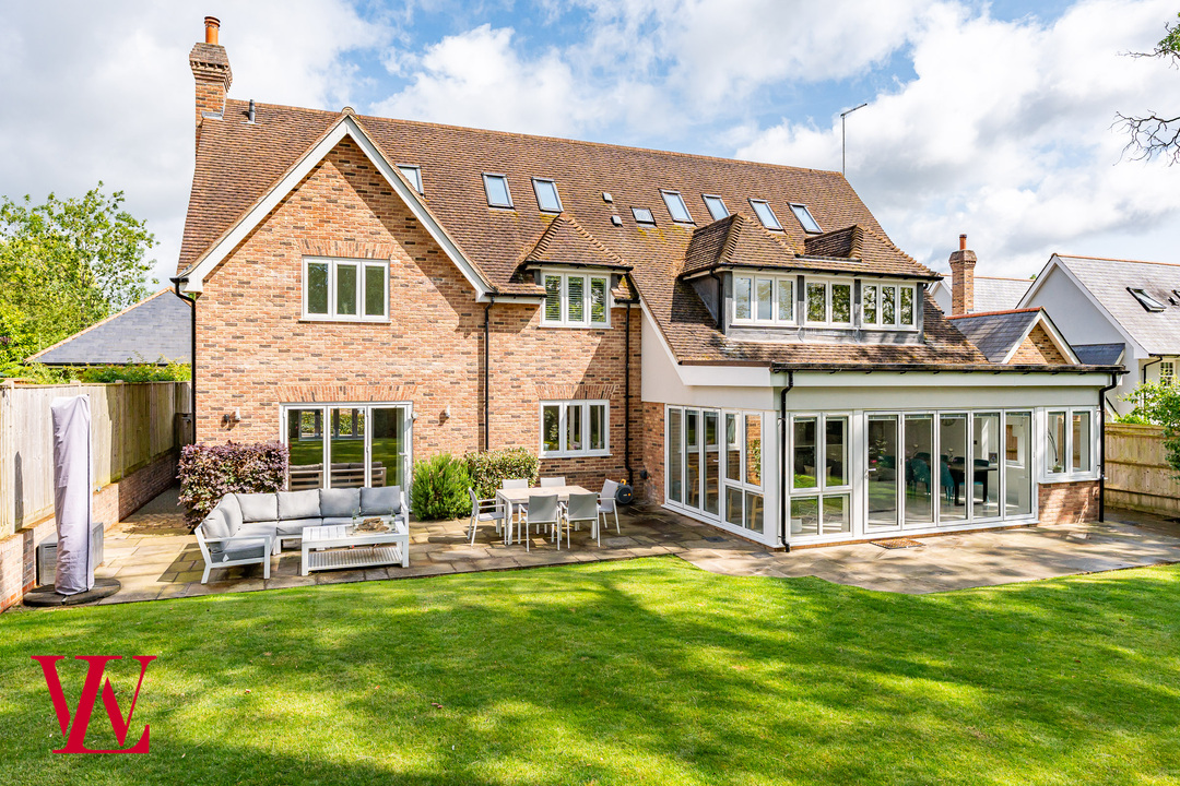 5 bed detached house for sale in The Pastures, Bishop's Stortford  - Property Image 38