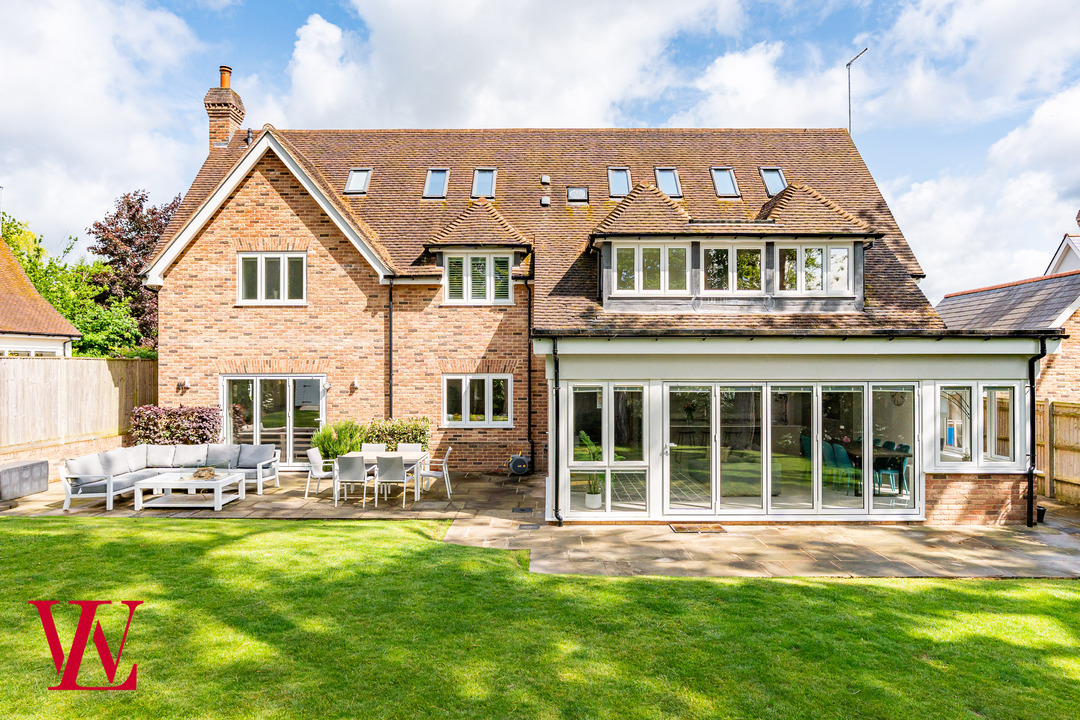 5 bed detached house for sale in The Pastures, Bishop's Stortford  - Property Image 39