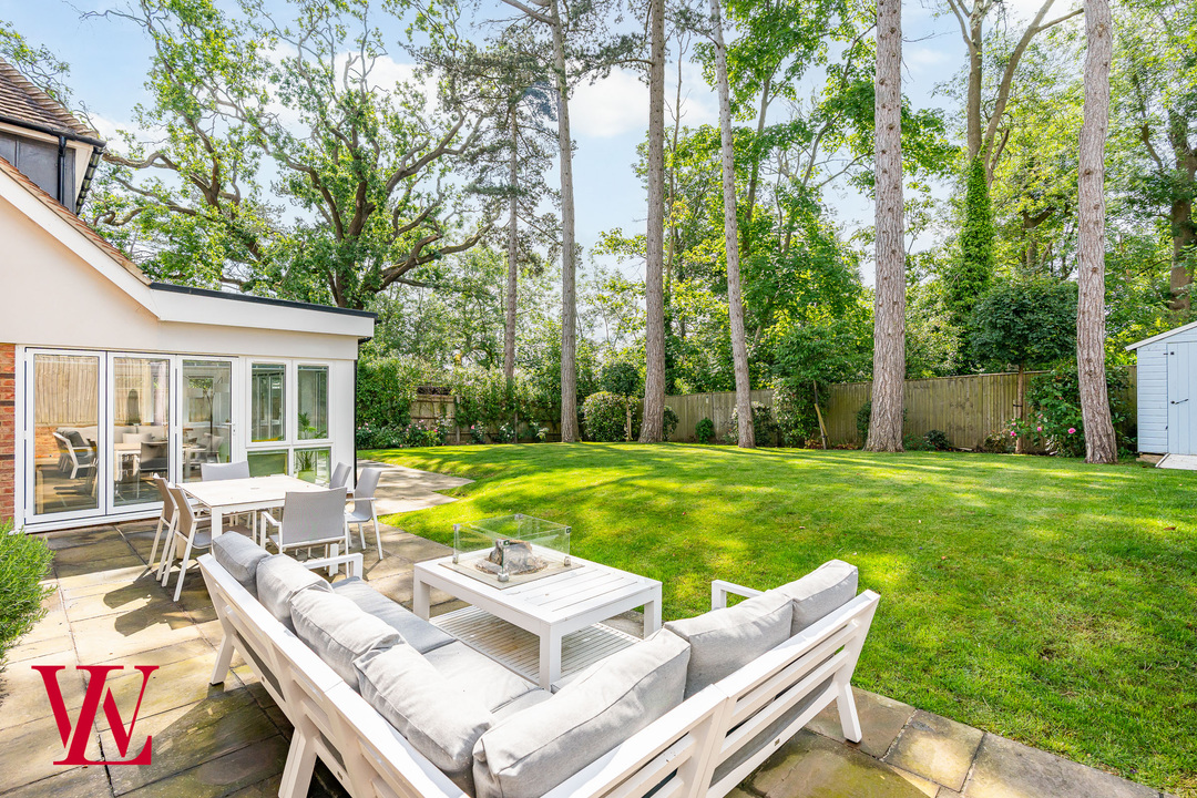 5 bed detached house for sale in The Pastures, Bishop's Stortford  - Property Image 41