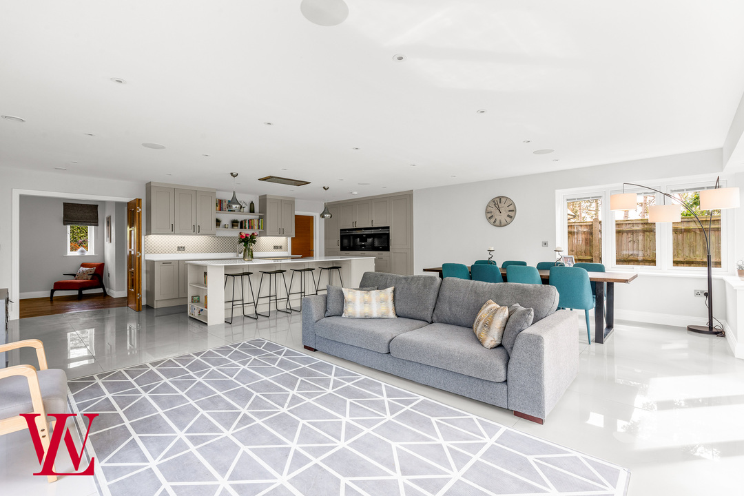 5 bed detached house for sale in The Pastures, Bishop's Stortford  - Property Image 3