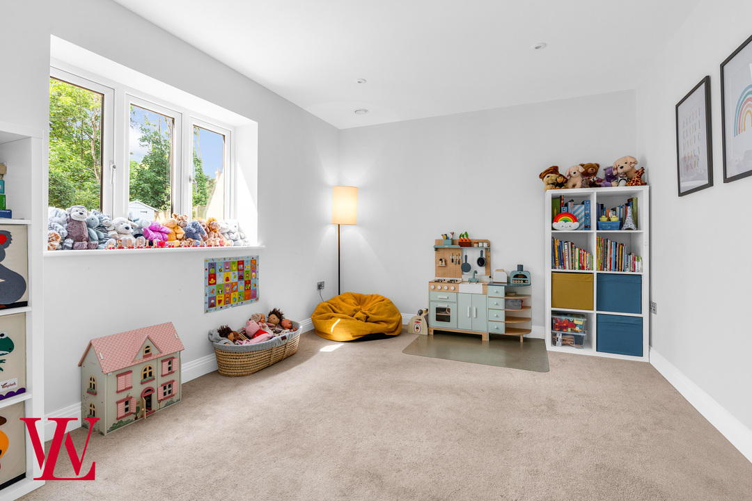 5 bed detached house for sale in The Pastures, Bishop's Stortford  - Property Image 13
