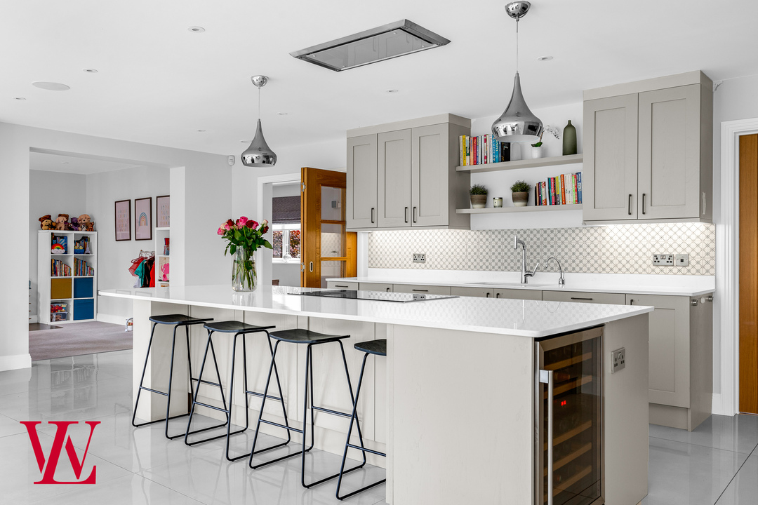 5 bed detached house for sale in The Pastures, Bishop's Stortford  - Property Image 6