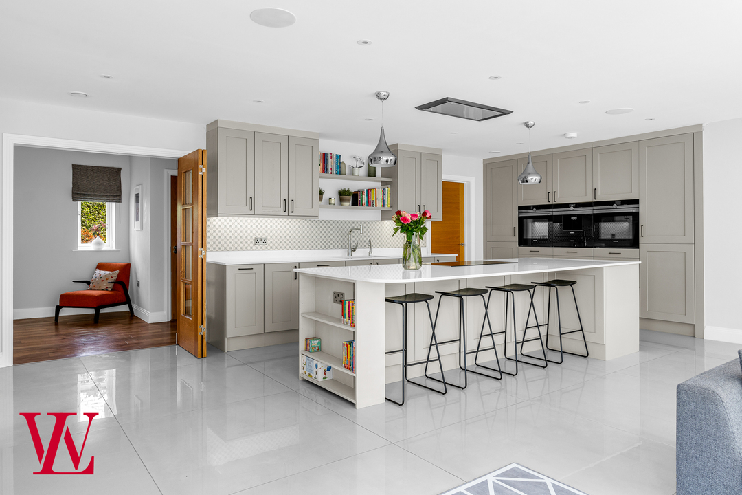 5 bed detached house for sale in The Pastures, Bishop's Stortford  - Property Image 5