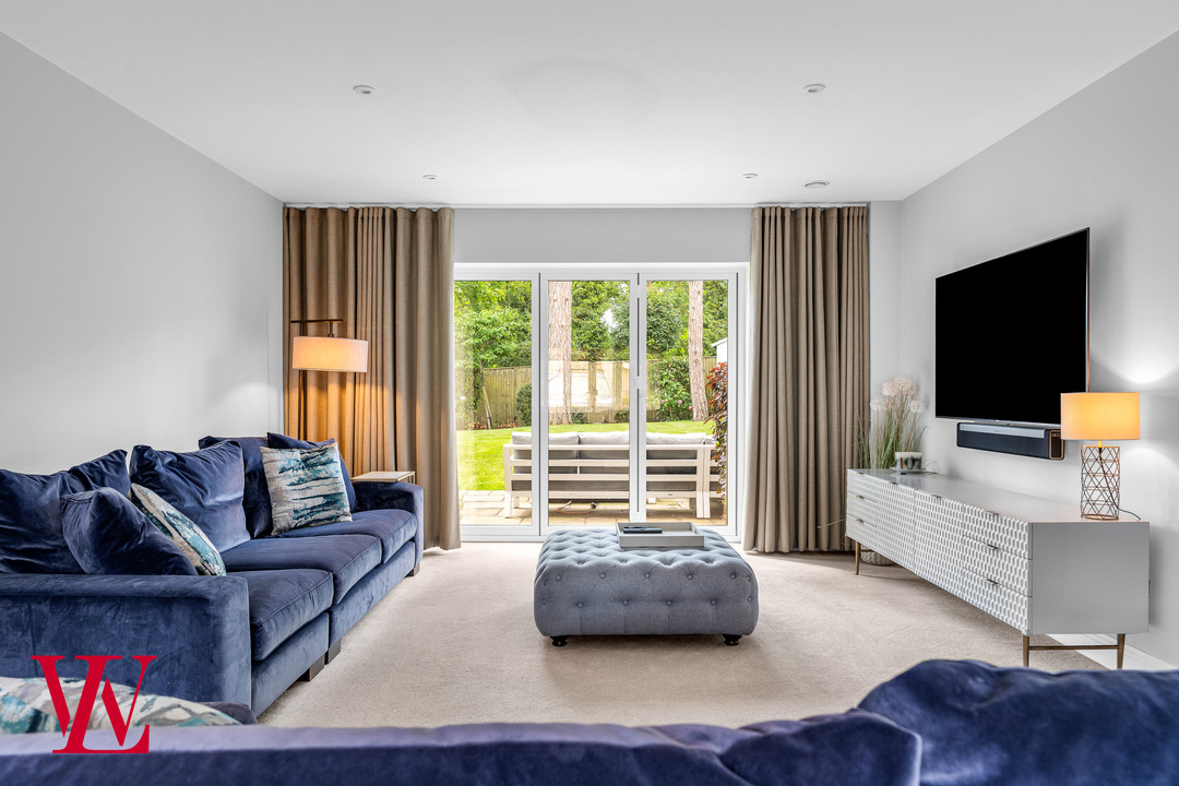 5 bed detached house for sale in The Pastures, Bishop's Stortford  - Property Image 16