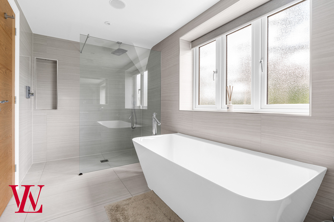 5 bed detached house for sale in The Pastures, Bishop's Stortford  - Property Image 33