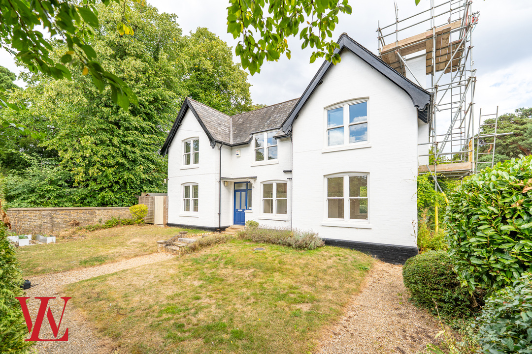 4 bed detached house to rent in Stansted Road, Bishop's Stortford, Hertfordshire  - Property Image 1