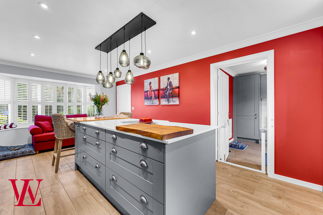 5 bed detached house for sale in Burgattes Road, Little Canfield, Dunmow, Essex 3