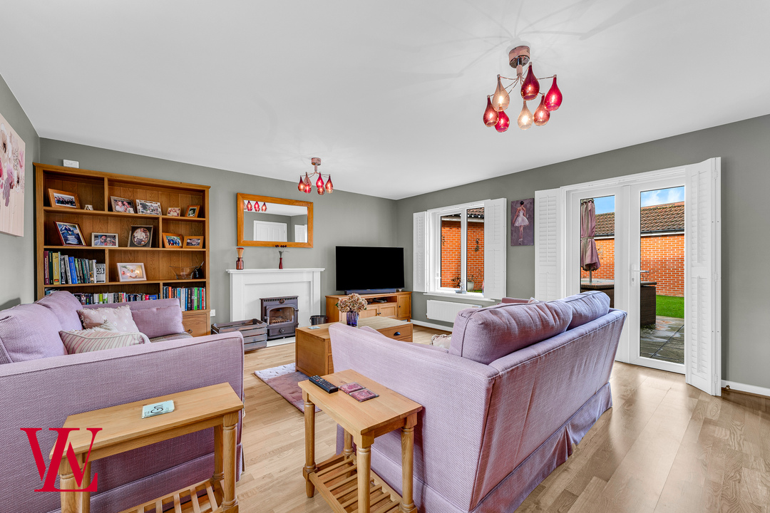 5 bed detached house for sale in Burgattes Road, Little Canfield, Dunmow, Essex 7