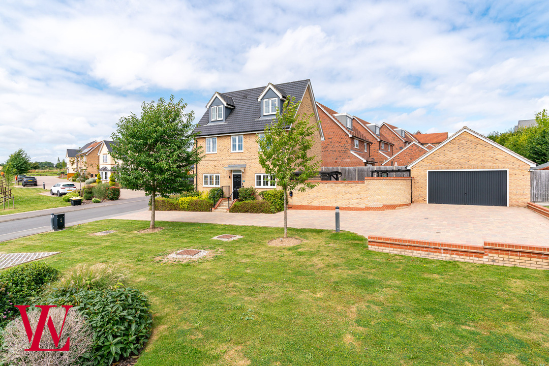 5 bed detached house for sale in Hills Drive, Saffron Walden - Property Image 1