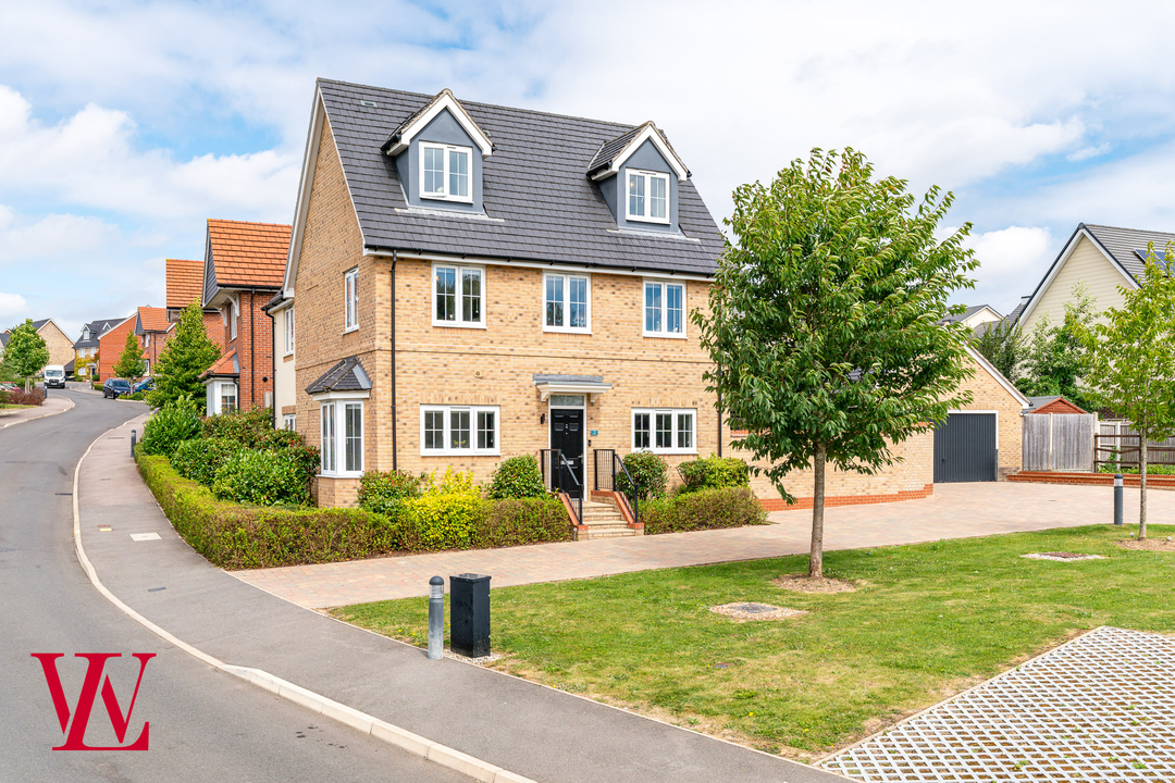 5 bed detached house for sale in Hills Drive, Saffron Walden  - Property Image 1