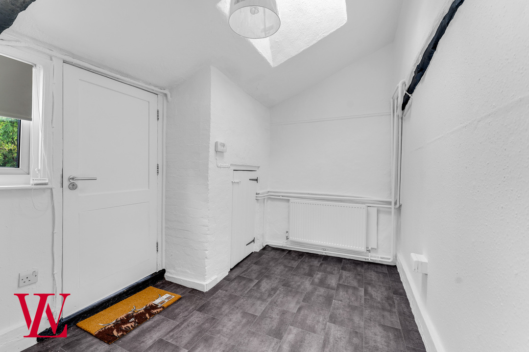2 bed semi-detached house for sale in Brewers End, Bishop's Stortford  - Property Image 6