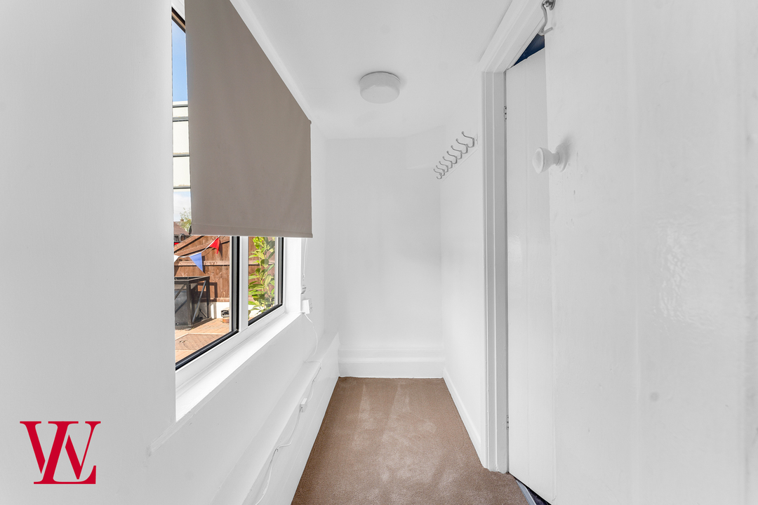 2 bed semi-detached house for sale in Brewers End, Bishop's Stortford  - Property Image 8