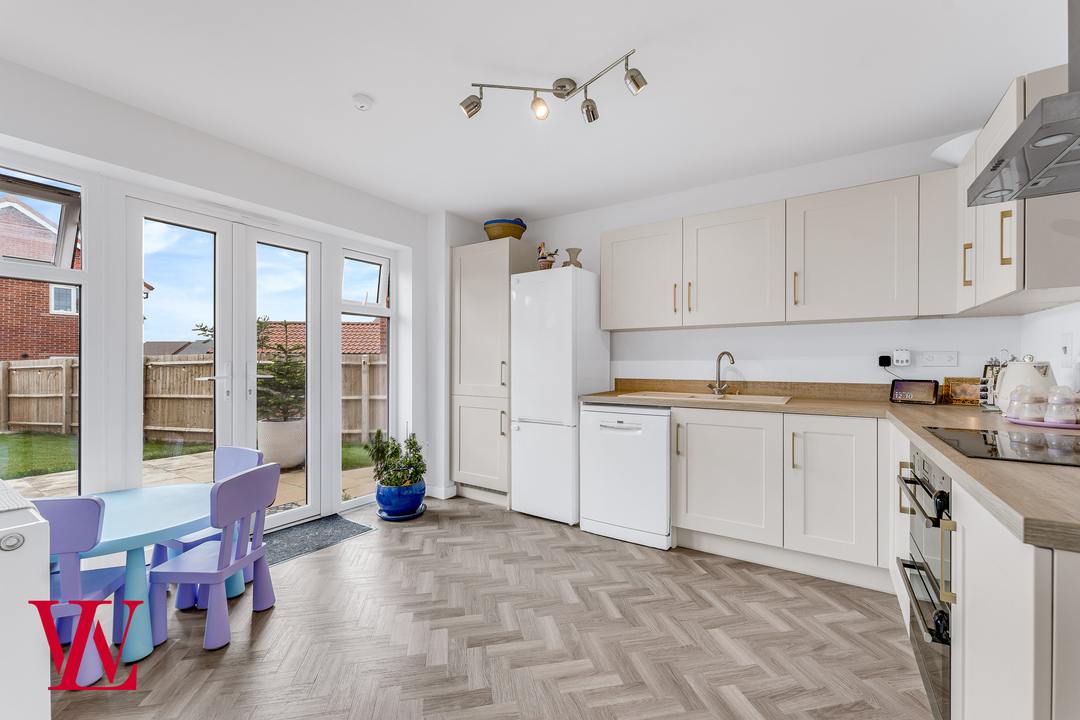 3 bed semi-detached house for sale in Bluebell Walk, Bishop's Stortford  - Property Image 5
