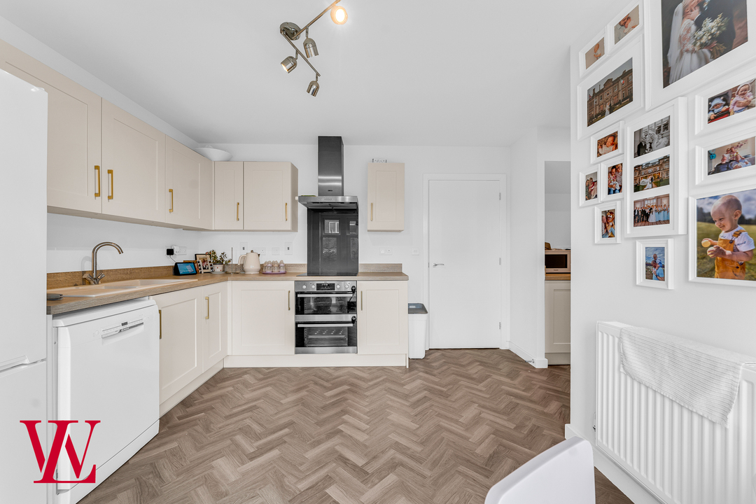 3 bed semi-detached house for sale in Bluebell Walk, Bishop's Stortford  - Property Image 6