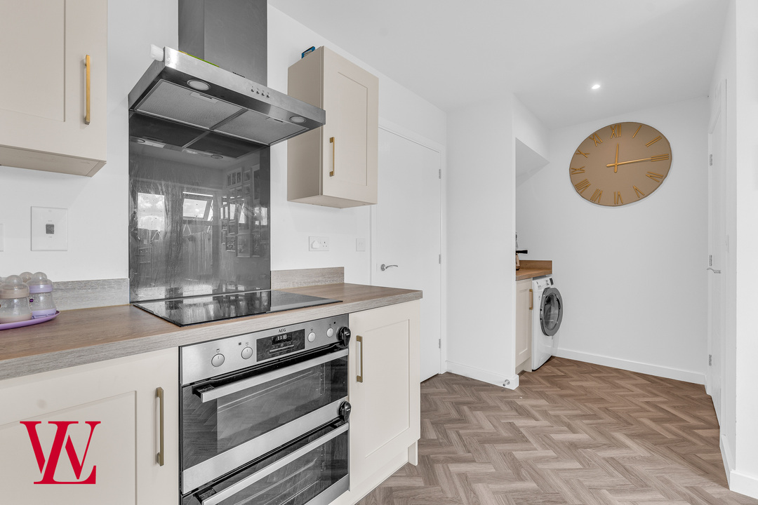 3 bed semi-detached house for sale in Bluebell Walk, Bishop's Stortford  - Property Image 7