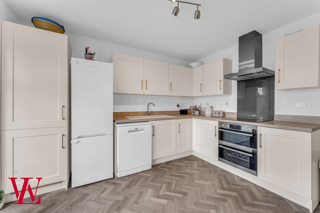 3 bed semi-detached house for sale in Bluebell Walk, Bishop's Stortford  - Property Image 4