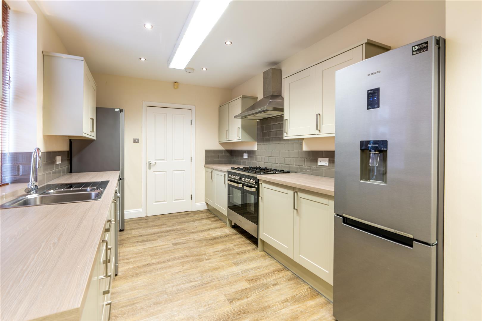 6 bed terraced house to rent in Roxburgh Place, Newcastle Upon Tyne  - Property Image 3