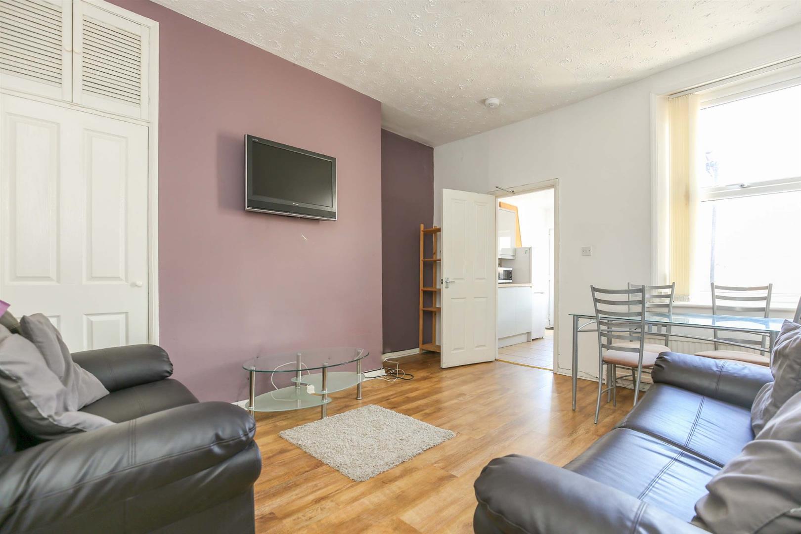 3 bed flat to rent in Warwick Street, Heaton  - Property Image 1
